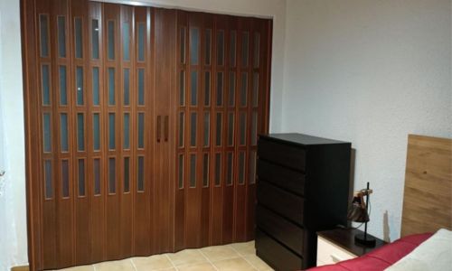 puerta plegable en madera